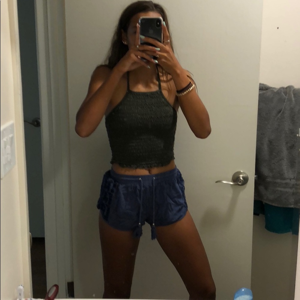 TILLYS CROP TOP - Picture 2 of 4